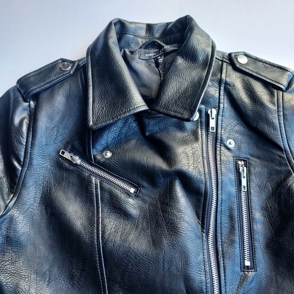 NEW! Romeo & Juliet black vegan leather zip-up cropped moto jacket🆕️Size Med - Picture 7 of 15